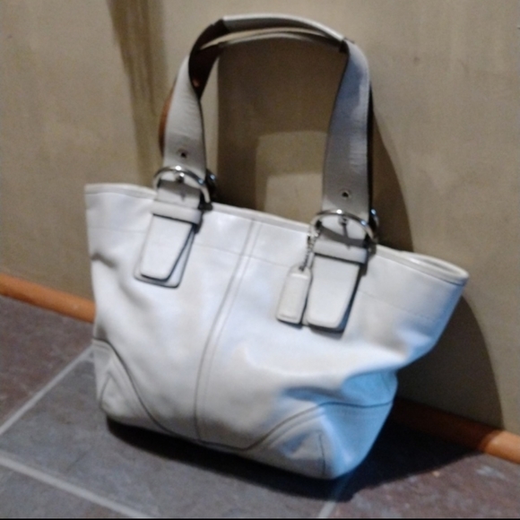 Coach all leatherB066-9544 off white cream buckle strap Soho satchel tote - Picture 11 of 11